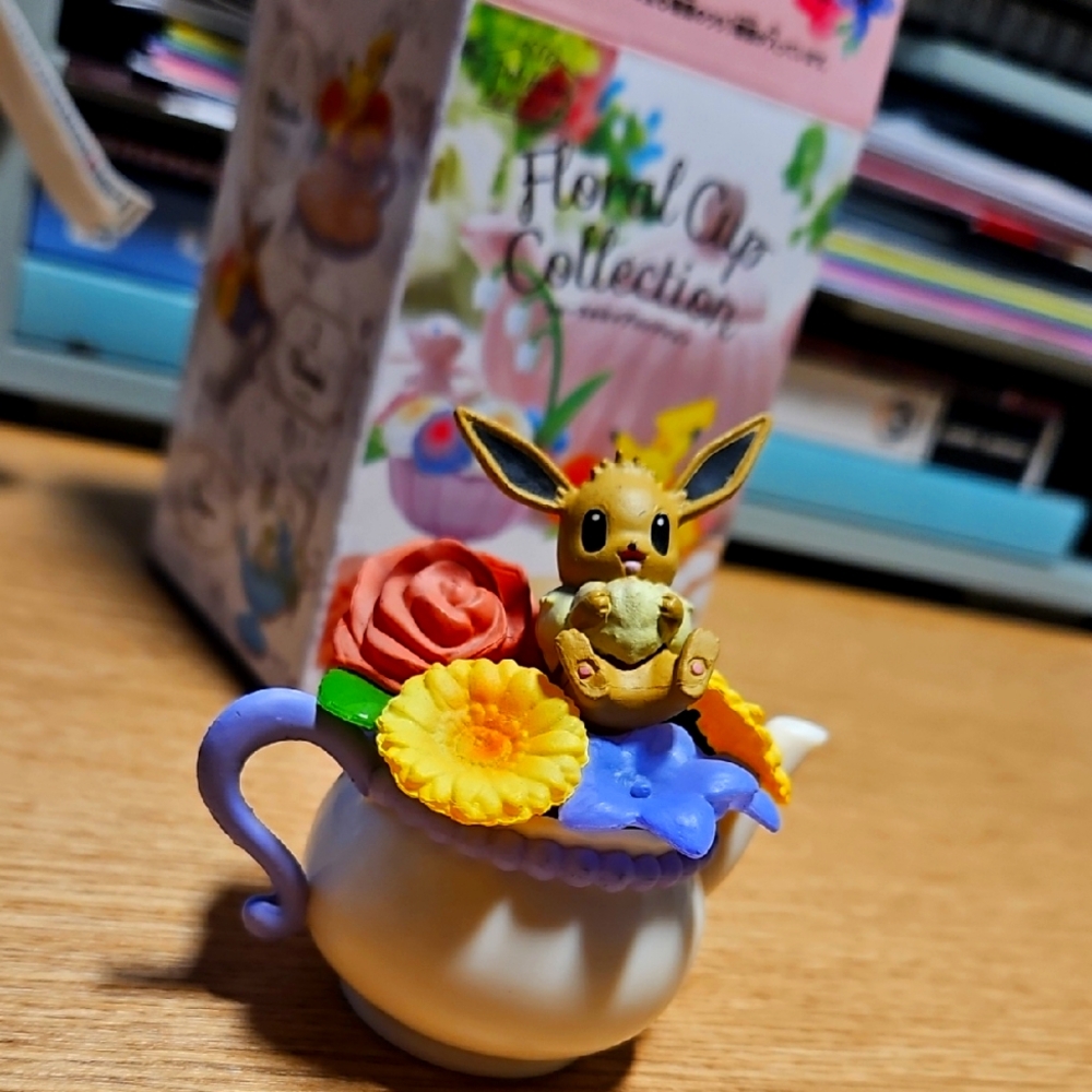 Pokemon Floral Cup Collection Figurine with Eevee